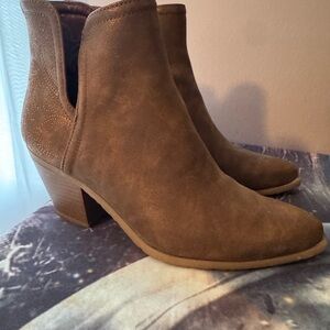Metallic brown ankle boots